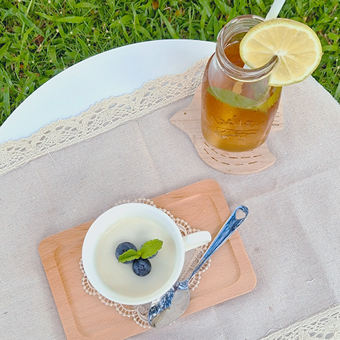 Homemade panna cotta and the daily selection of iced tea